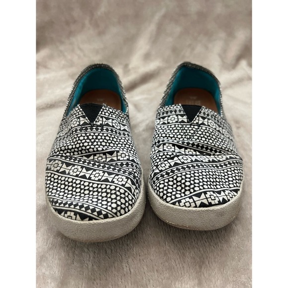 Toms Canvas Sneakers Black and White Geometric Print Size 9 Women’s - Picture 5 of 5